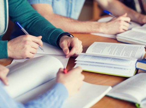 Στο μικροσκόπιο της ΕΕ η τριτοβάθμια εκπαίδευση – Οι «άριστοι» και η αδύναμη ελληνική περιφέρεια
