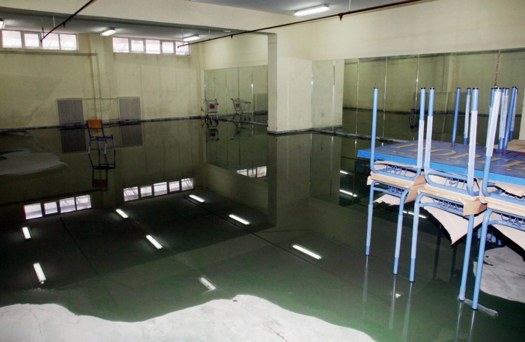 Η βροχή έκλεισε τα σχολεία στο Μεσολόγγι – Δεν θα γίνουν μαθήματα την Παρασκευή