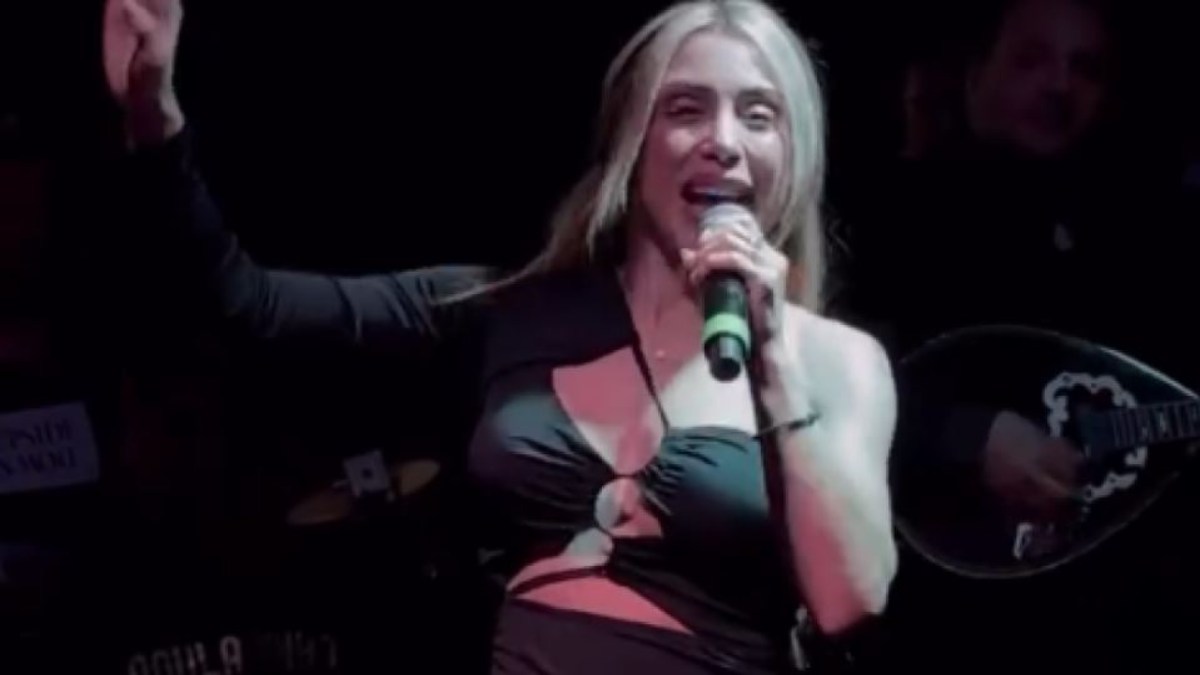 Παραλίγο ατύχημα: Ελληνίδα τραγουδίστρια στην πίστα χωρίς εσώρουχα και…(pics)