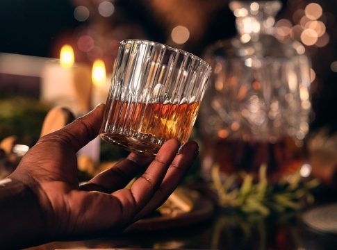 Τι σχεδιάζει ο Τραμπ για το σκωτσέζικο ουίσκι και τους δασμούς