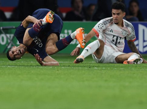 Βαριά «καμπάνα» στον Λουίς Ντίας για το τάκλιν στον Χακίμι