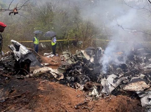 Έκτακτο: Συνετρίβη αεροσκάφος – Νεκροί και οι 12 επιβάτες