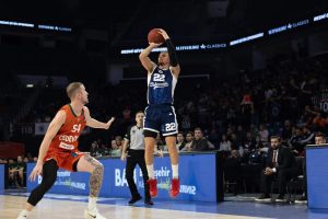 Επιβεβαιώνει και η Mundo Deportivo: «Περιμένει απάντηση για τον Φλιν ο Ολυμπιακός»