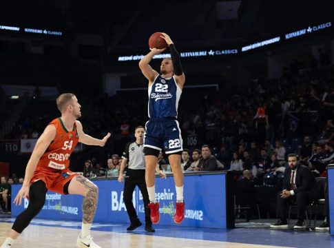 Επιβεβαιώνει και η Mundo Deportivo: «Περιμένει απάντηση για τον Φλιν ο Ολυμπιακός»