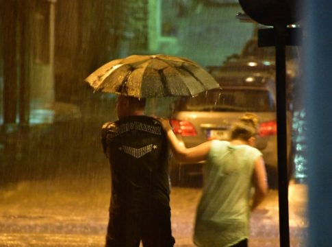 Έκτακτο δελτίο της ΕΜΥ – Πού αναμένονται ισχυρές βροχές και καταιγίδες