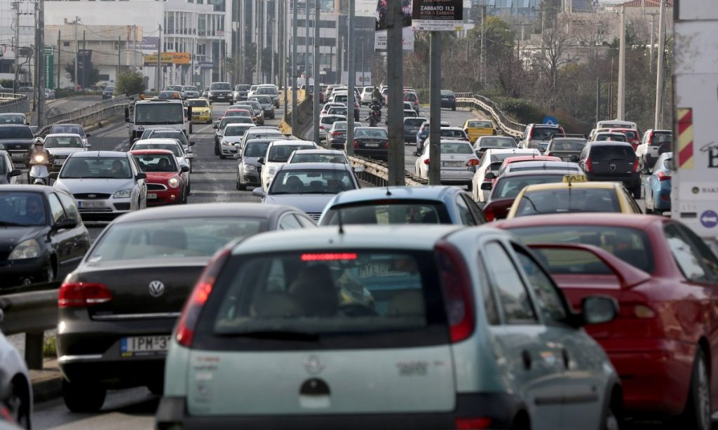 Κίνηση: «Ασφυξία» στην Αθήνα – Πού εντοπίζονται τα μεγαλύτερα μποτιλιαρίσματα