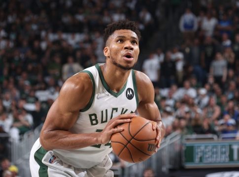 Μπακς – Ρόκετς 115-122: Clutch ο Σενγκούν, μοιραίος στο τέλος ο Αντετοκούνμπο