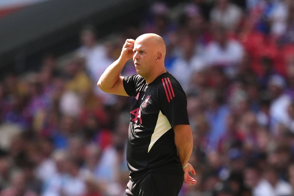 Ανέλαβε την ευθύνη για την «κατρακύλα» της Λίβερπουλ ο Σλοτ: «Αισθάνομαι ένοχος, δεν περίμενα ότι θα βρεθούμε σε αυτή την κατάσταση»