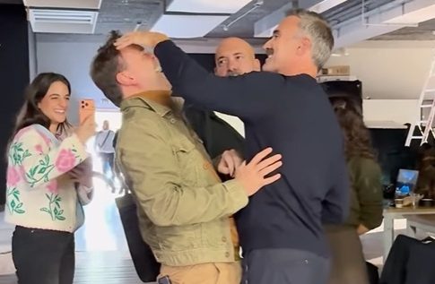 Παρά Πέντε: Η στιγμή που όλοι περιμέναμε – Οι ηθοποιοί σμίγουν ξανά 20 χρόνια μετά (vid)