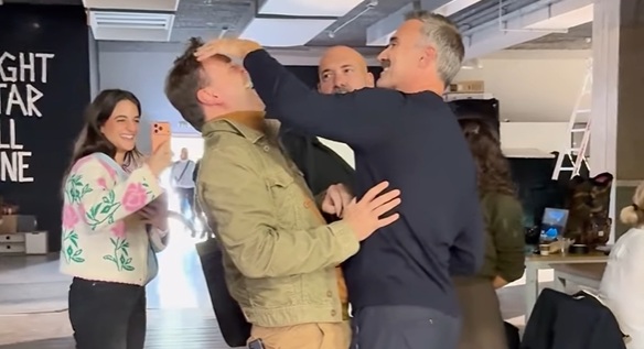 Παρά Πέντε: Η στιγμή που όλοι περιμέναμε – Οι ηθοποιοί σμίγουν ξανά 20 χρόνια μετά (vid)