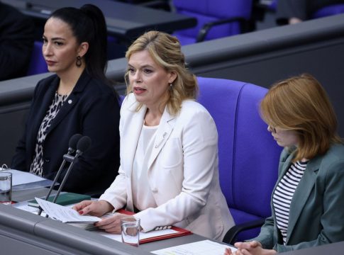 «Είμαστε ο οίκος ανοχής της Ευρώπης»: Η Πρόεδρος της Bundestag ενάντια στην πορνεία