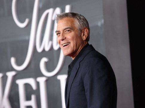 Δεν ήταν δικό μου λάθος: Ο Τζορτζ Κλούνεϊ για τη διάσημη χαίτη του τη δεκαετία του ’80