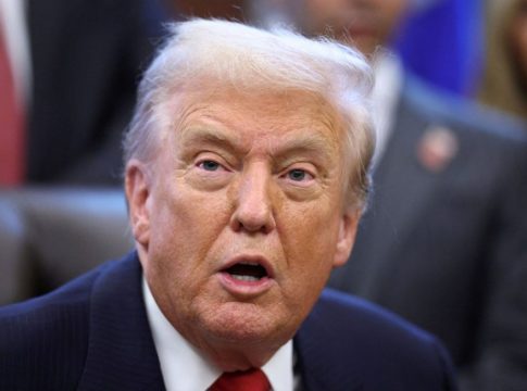 Λευκός Οίκος: «Πλαστή η αφήγηση» των Δημοκρατικών για τα emails του Έπσταϊν που εμπλέκουν τον Τραμπ