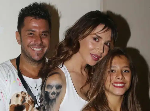 Πάολα – Φώτης Ζογλοπίτης: Η 22χρονη κόρη τους πήρε το πτυχίο της από το Αριστοτέλειο Πανεπιστήμιο – Οι οικογενειακές φωτογραφίες