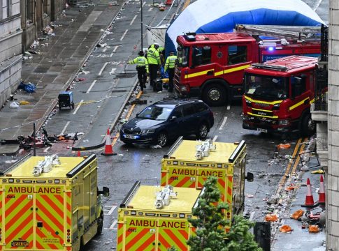 Ένοχος ο οδηγός που τραυμάτισε πάνω από 130 άτομα στην παρέλαση τίτλου της Λίβερπουλ (pic)