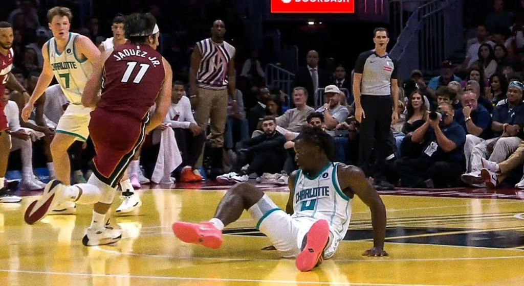 Στην κορυφή του Top-10 το απίθανο ankle breaker του Χάκεζ στον Τζέιμς και το poster κάρφωμα στον Κάλκμπρενερ