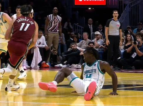 Στην κορυφή του Top-10 το απίθανο ankle breaker του Χάκεζ στον Τζέιμς και το poster κάρφωμα στον Κάλκμπρενερ