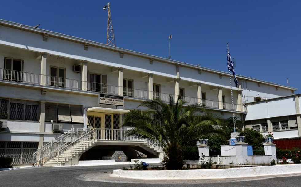 Καταγγελίες για ρίψεις όπλων και ναρκωτικών από drone στις φυλακές Κορυδαλλού