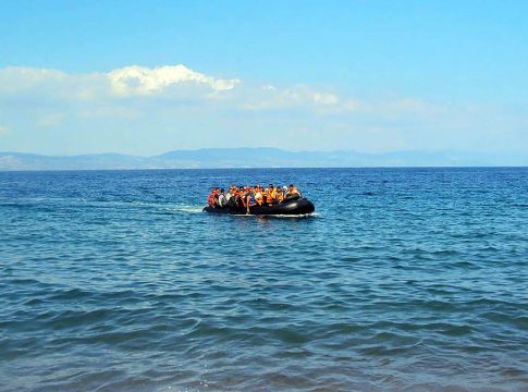 Συνελήφθη αρχηγικό μέλος κυκλώματος διακίνησης μεταναστών από την Τουρκία στα νησιά του Αιγαίου