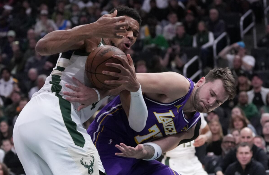 Μπακς – Λέικερς 95-119: Πέρασαν «αέρα» από το Μιλγουόκι οι «Λιμνάνθρωποι» με 40άρη Ντόντσιτς