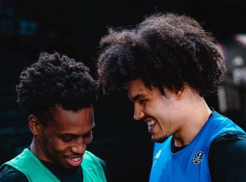 Η θερμή υποδοχή των παικτών της Παρί στον Σορτς (vid)