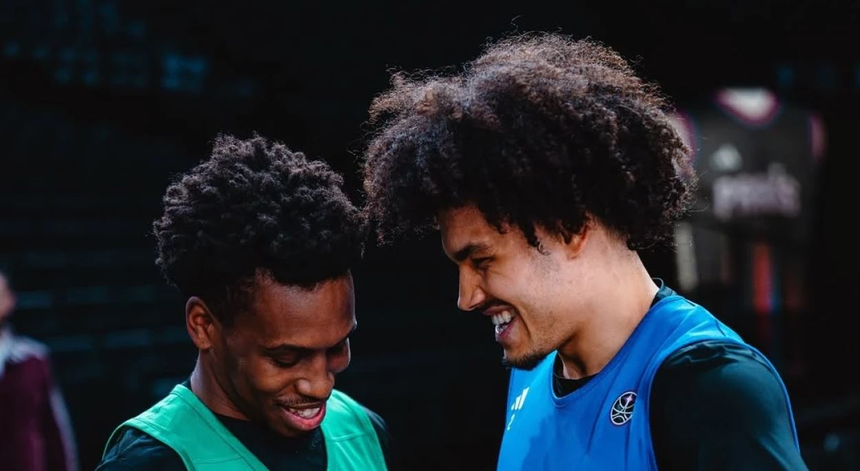 Η θερμή υποδοχή των παικτών της Παρί στον Σορτς (vid)