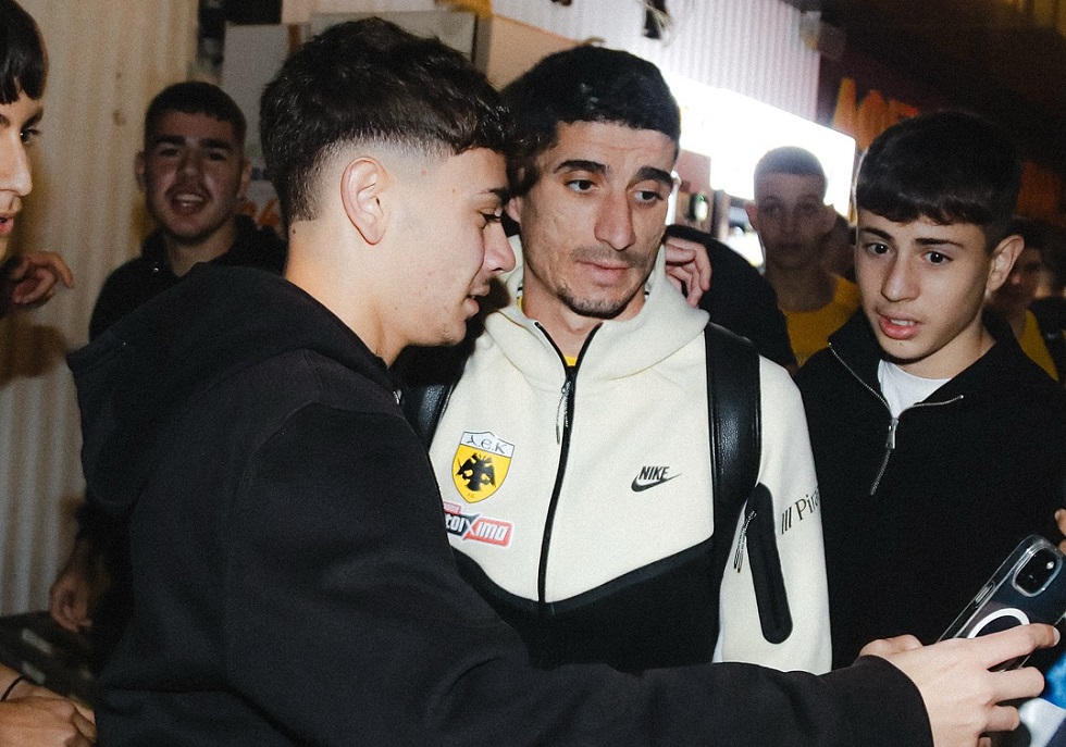 Έφτασε στην Κρήτη η ΑΕΚ – Εντυπωσιακή υποδοχή από τον κόσμο (pics)