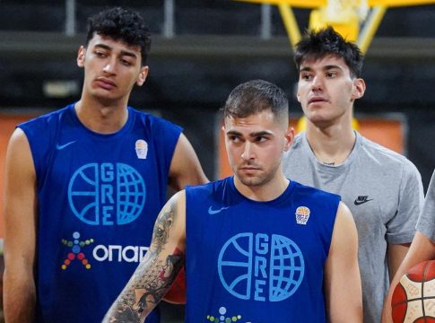 Έτοιμη για το πρώτο βήμα η Εθνική Ελλάδας – Με νέα πρόσωπα και Σπανούλη από το… αεροπλάνο η «γαλανόλευκη»