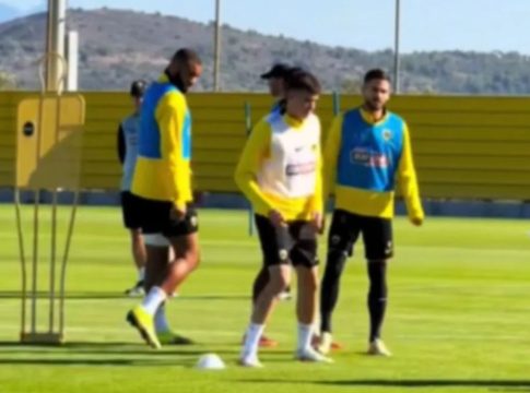 Επέστρεψαν στα Σπάτα οι παίκτες της ΑΕΚ ενόψει Άρη (vid)