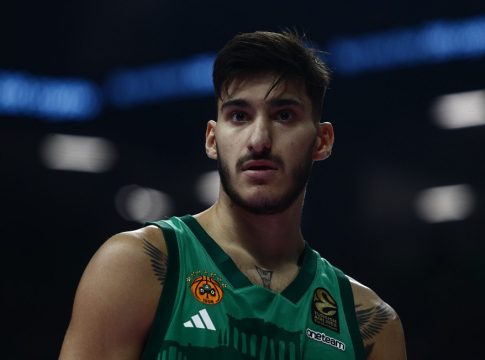 Χωρίς σέντερ στο Βελιγράδι ο Παναθηναϊκός – Εκτός ο Καλαϊτζάκης, μέσα ο Ρογκαβόπουλος, ταξιδεύει και ο Λεσόρ