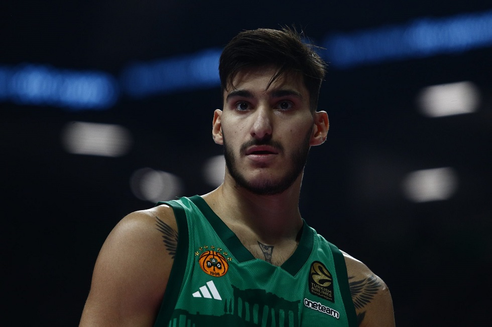 Χωρίς σέντερ στο Βελιγράδι ο Παναθηναϊκός – Εκτός ο Καλαϊτζάκης, μέσα ο Ρογκαβόπουλος, ταξιδεύει και ο Λεσόρ