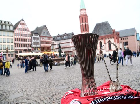 Καραπαπάς: «Ιδέα του Βαγγέλη Μαρινάκη να ταξιδέψουν τα ευρωπαϊκά τρόπαια σε όλο τον κόσμο»