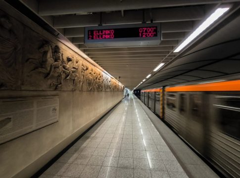 Στον σταθμό «Ακρόπολη» του μετρό οι πρώτες κάμερες ΑΙ για να εντοπίζονται επιβάτες χωρίς εισιτήριο