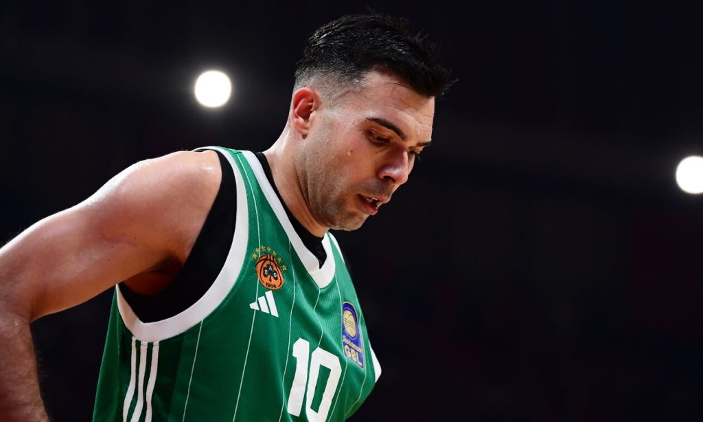 Σλούκας: «Ντράπηκα για την εικόνα μας- Χωρίς ποσό το συμβόλαιο που υπέγραψα»