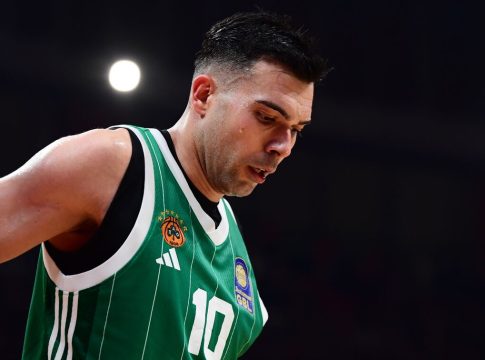 Σλούκας: «Ντράπηκα για την εικόνα μας- Χωρίς ποσό το συμβόλαιο που υπέγραψα»