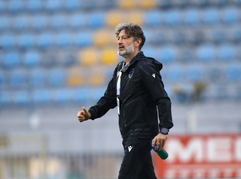 Κωνσταντινίδης: «Είναι πολύ σημαντική νίκη, μας δίνει ώθηση – Απίστευτο αυτό που πέτυχαν τα παιδιά»