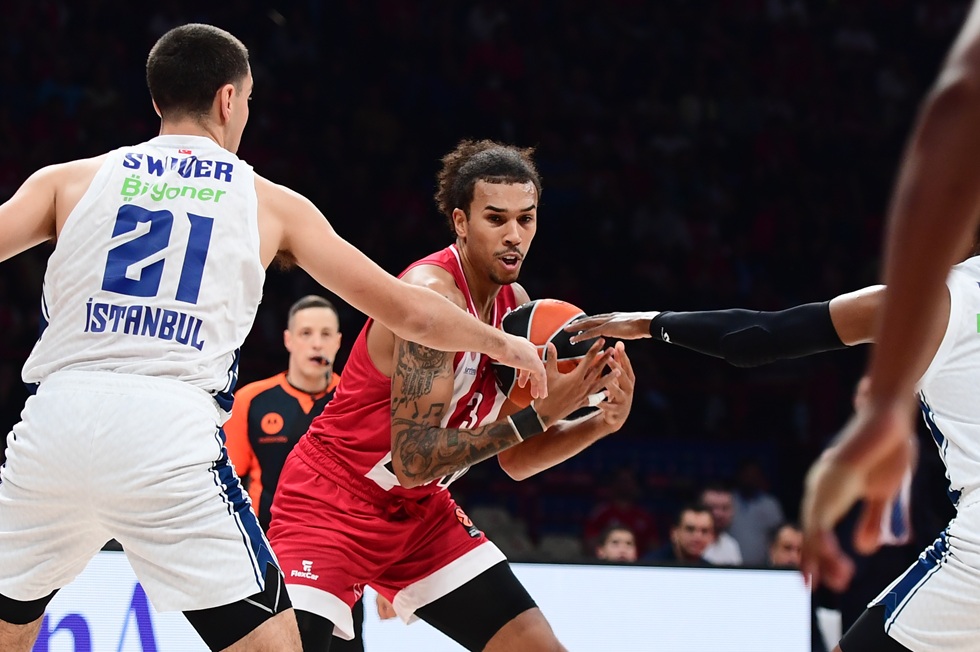 Νέο πρόβλημα στον Ολυμπιακό ενόψει Παρί – Επέστρεψε στις προπονήσεις ο Νιλικίνα