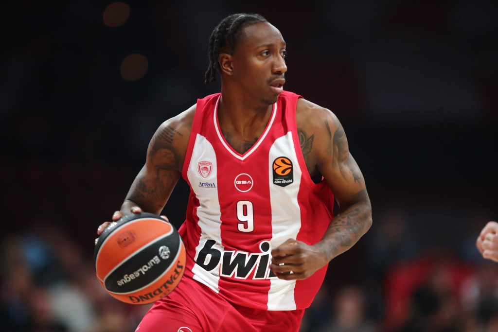 Ο… Κίναν Έβανς και η «ασφάλεια» του Μπαρτζώκα: Τα δεδομένα για το μέλλον του Σέιμπεν Λι (vids)