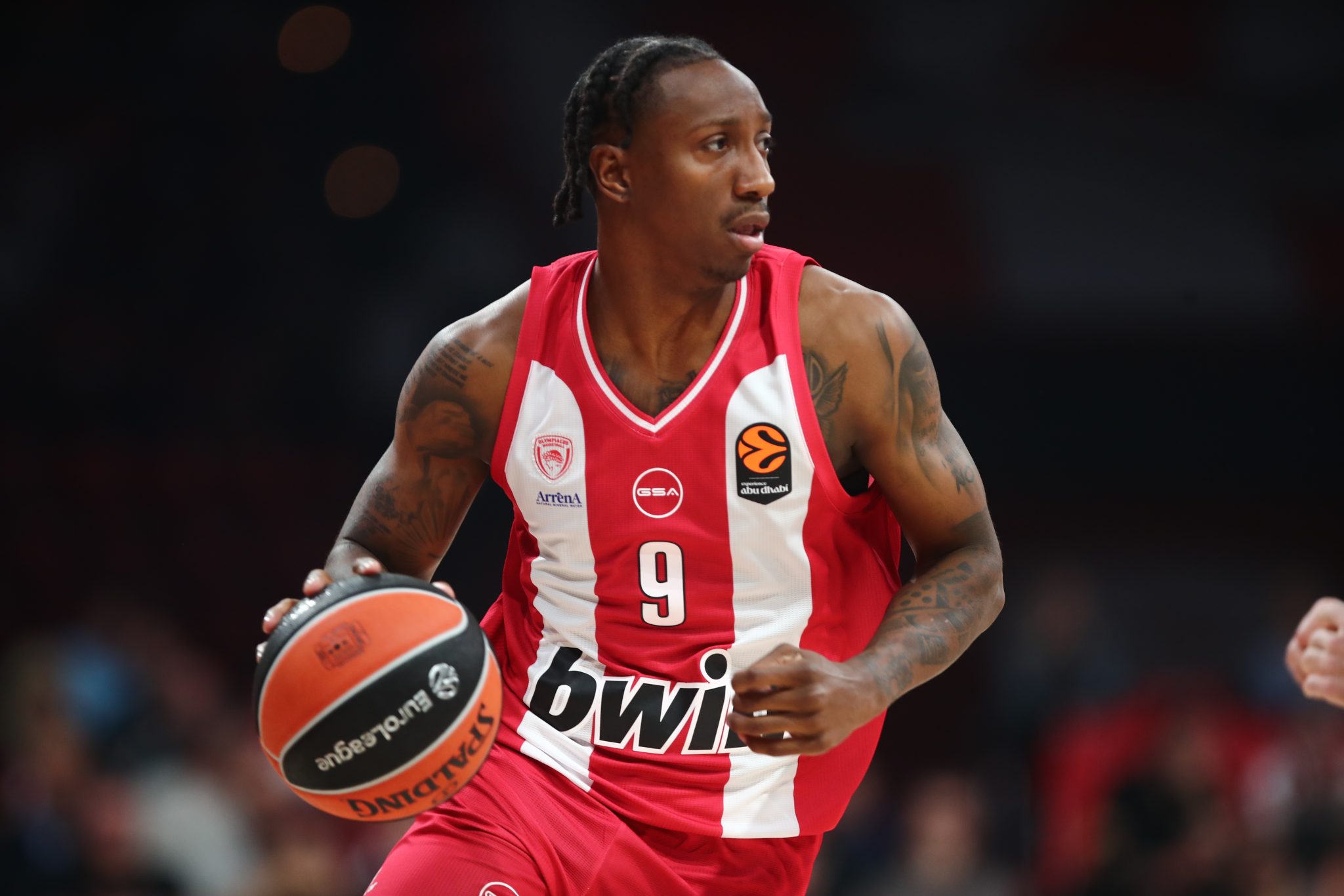 Ο… Κίναν Έβανς και η «ασφάλεια» του Μπαρτζώκα: Τα δεδομένα για το μέλλον του Σέιμπεν Λι (vids)