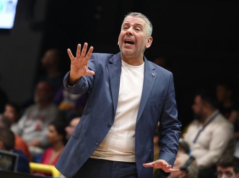 Παπαθεοδώρου: «Είναι ένα κουκλοθέατρο, είμαστε μέρος μιας θεατρικής παράστασης και ακολουθούμε σαν μαριονέτες»