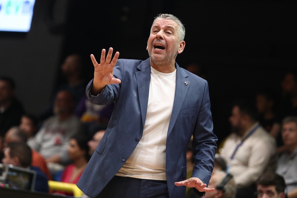 Παπαθεοδώρου: «Είναι ένα κουκλοθέατρο, είμαστε μέρος μιας θεατρικής παράστασης και ακολουθούμε σαν μαριονέτες»