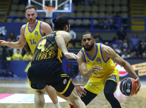 Εύκολη νίκη για το Περιστέρι κόντρα στην ΑΕΚ (79-66), πήρε το θρίλερ ο Κολοσσός (78-76)