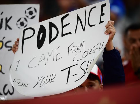 Από την Κέρκυρα στο Φάληρο για τον Ολυμπιακό: «Δώσε μου τη φανέλα σου σε παρακαλώ» (pics)