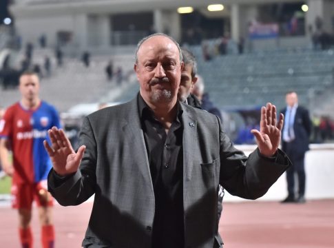 Έντονες αποδοκιμασίες και συνθήματα των οπαδών του Παναθηναϊκού στο Πανθεσσαλικό – Ζήτησε συγγνώμη ο Μπενίτεθ (pics)