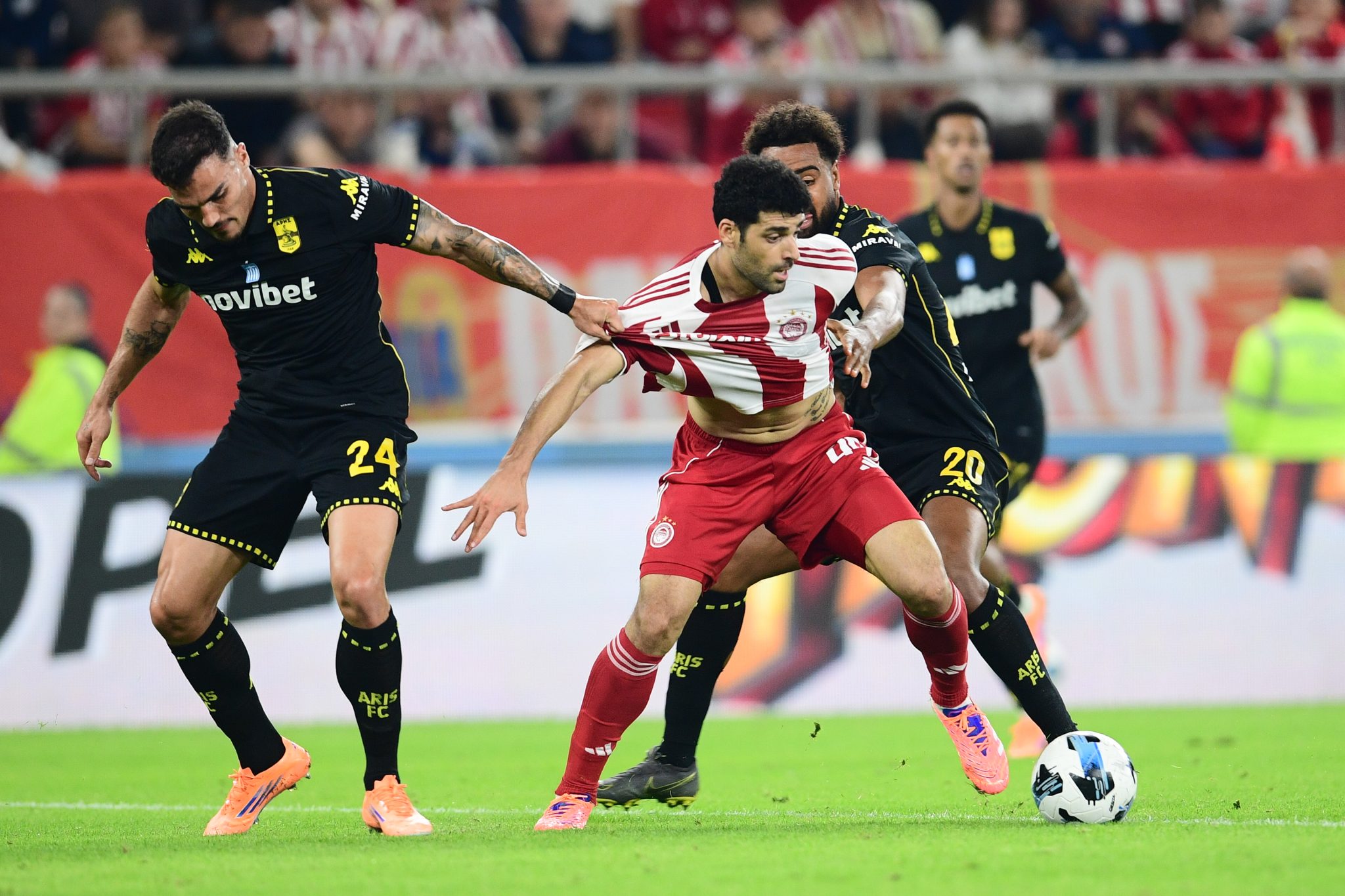 Σπάθας: «Το τράβηγμα είναι πέναλτι για Παναθηναϊκό και Άρη, όχι για τον Ολυμπιακό» (vid)