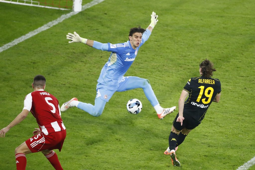 Ολυμπιακός: Ο Τζολάκης, η σπουδαία εμφάνιση και οι μεγάλες επεμβάσεις με τον Άρη (vid)