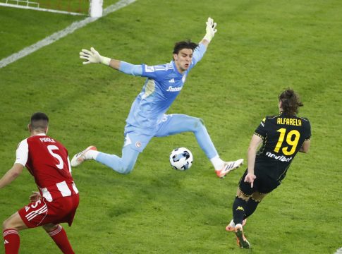 Ολυμπιακός: Ο Τζολάκης, η σπουδαία εμφάνιση και οι μεγάλες επεμβάσεις με τον Άρη (vid)