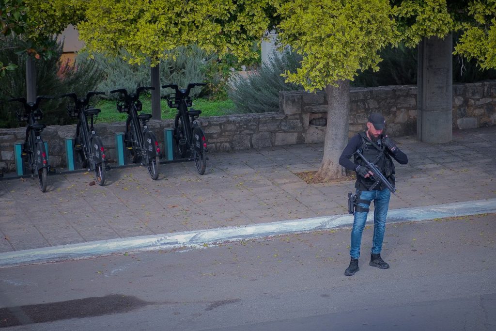 Συνελήφθη ο γαμπρός του Φανούρη Καργάκη στα Βορίζια – Καραμπίνα και φυσίγγια βρέθηκαν σε σπηλιά