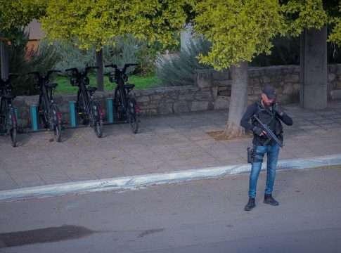 Συνελήφθη ο γαμπρός του Φανούρη Καργάκη στα Βορίζια – Καραμπίνα και φυσίγγια βρέθηκαν σε σπηλιά