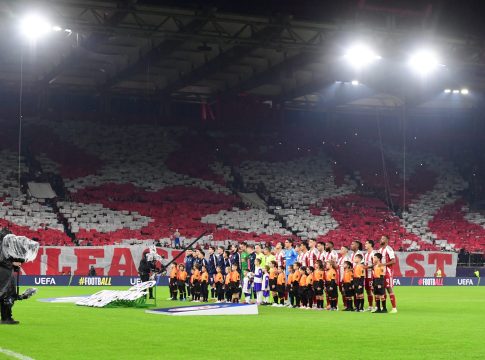 Απίθανο κορεό από τους φίλους του Ολυμπιακού (pics)